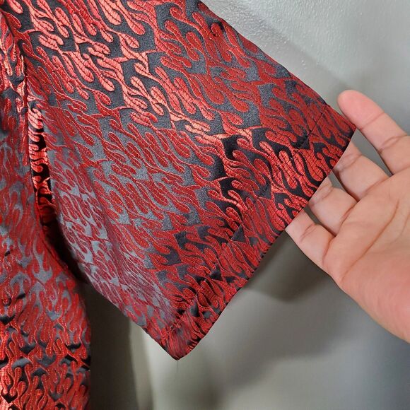 MT:2 Hot Topic Shirt Mens Size XL Metallic Red Black Flames Button Short Sleeve - Picture 5 of 9